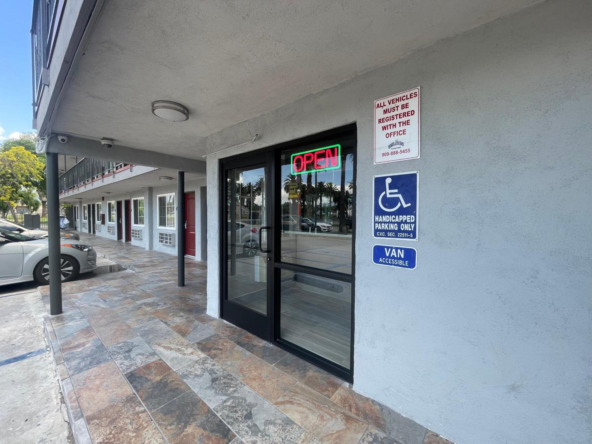 Simplestay Suites - Downtown San Bernardino Bagian luar foto