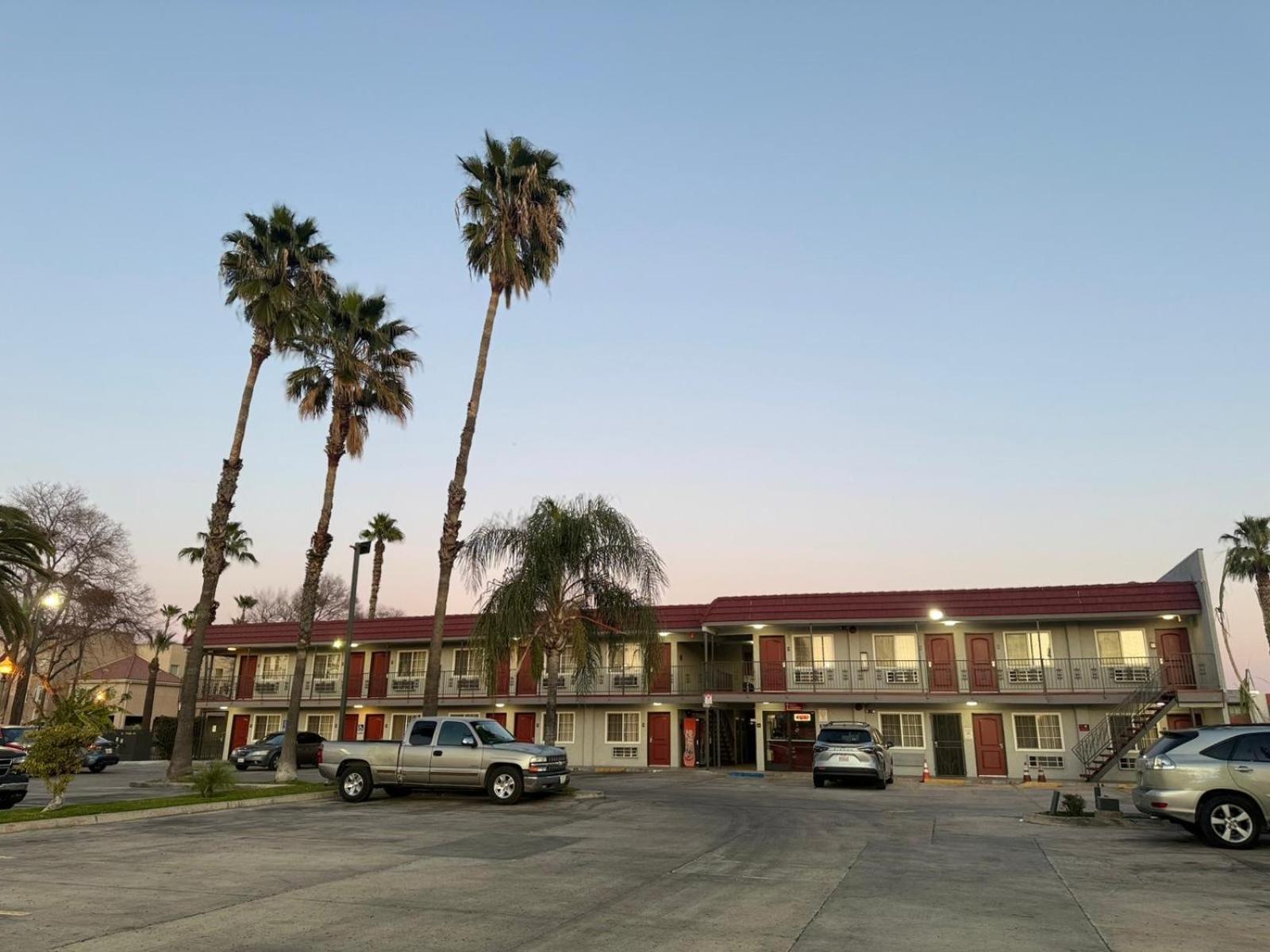 Simplestay Suites - Downtown San Bernardino Bagian luar foto